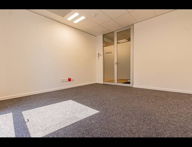 28M² SERVICED OFFICE TO LET IN VORNA VALLEY